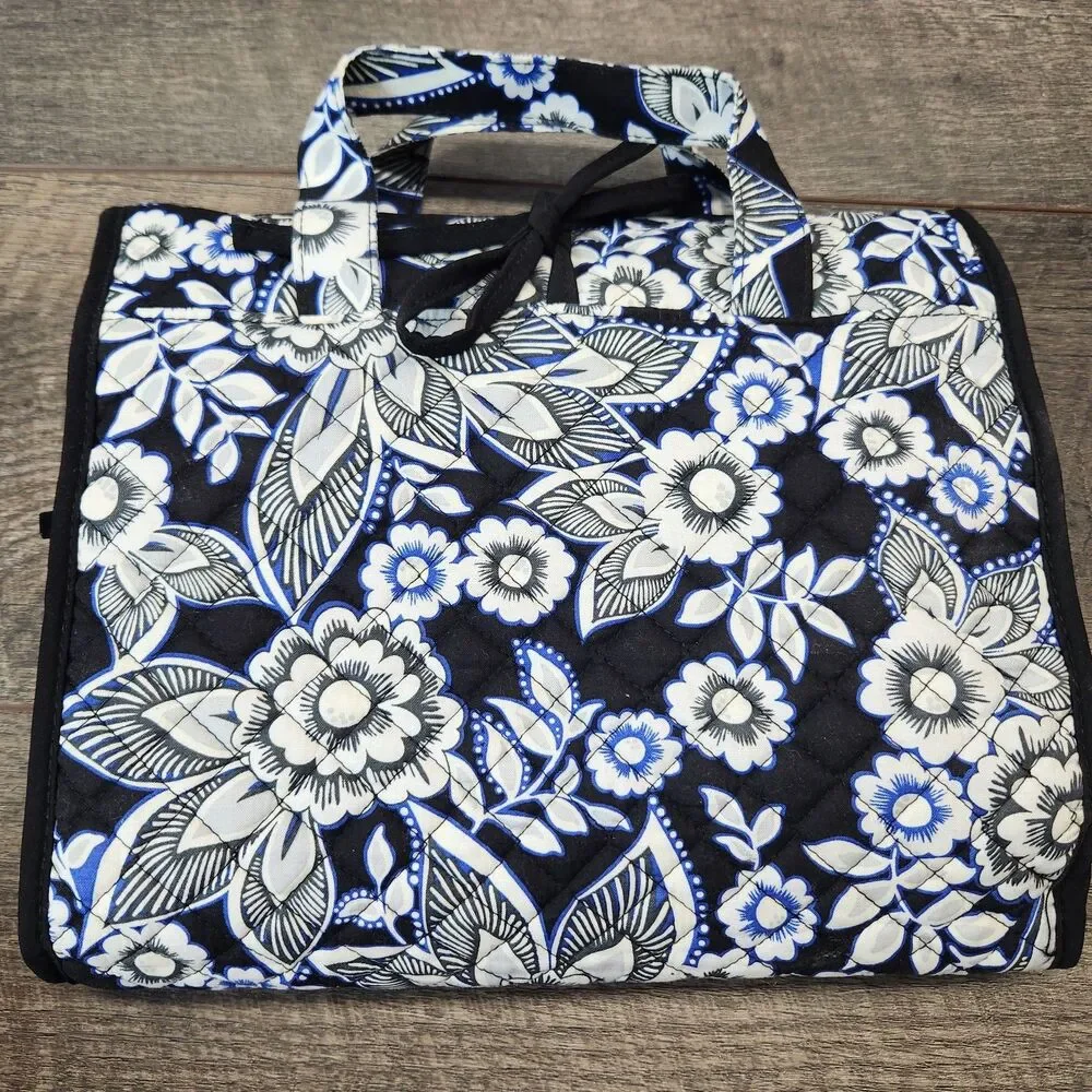 VERA BRADLEY Iconic Hanging Travel Organizer Cosmetics Snow Lotus NWT Discontinu